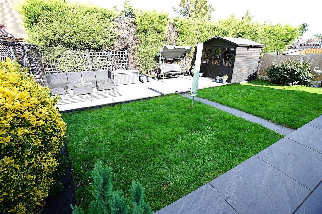 Property photo 3 of 17 Garden.Jpg