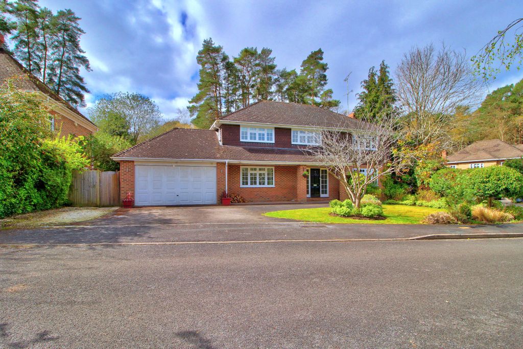 Property photo 2 of 32