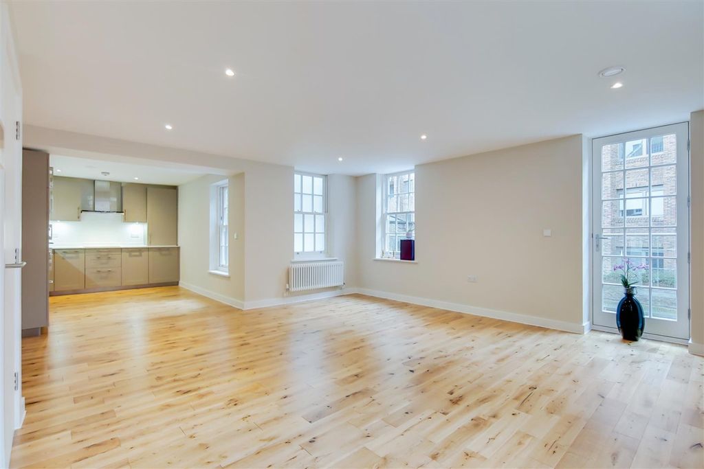 Property photo 2 of 11 4456091