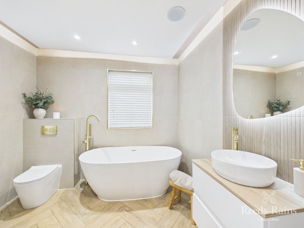 Property photo 2 of 28 Bathroom
