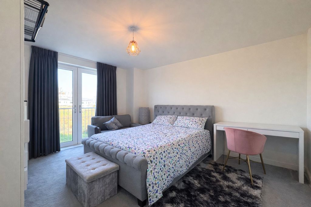 Property photo 3 of 15 Bedroom