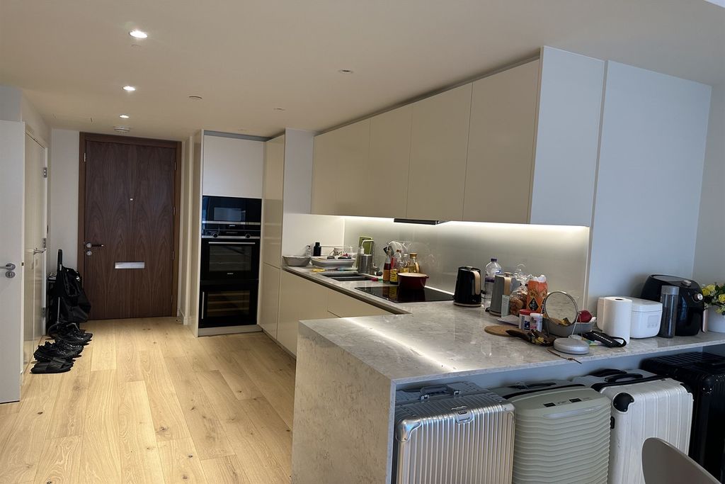 Property photo 3 of 11 Kitchen