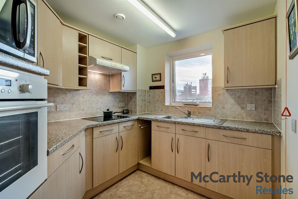 Property photo 3 of 22 8668950-Interior13-800.Jpg