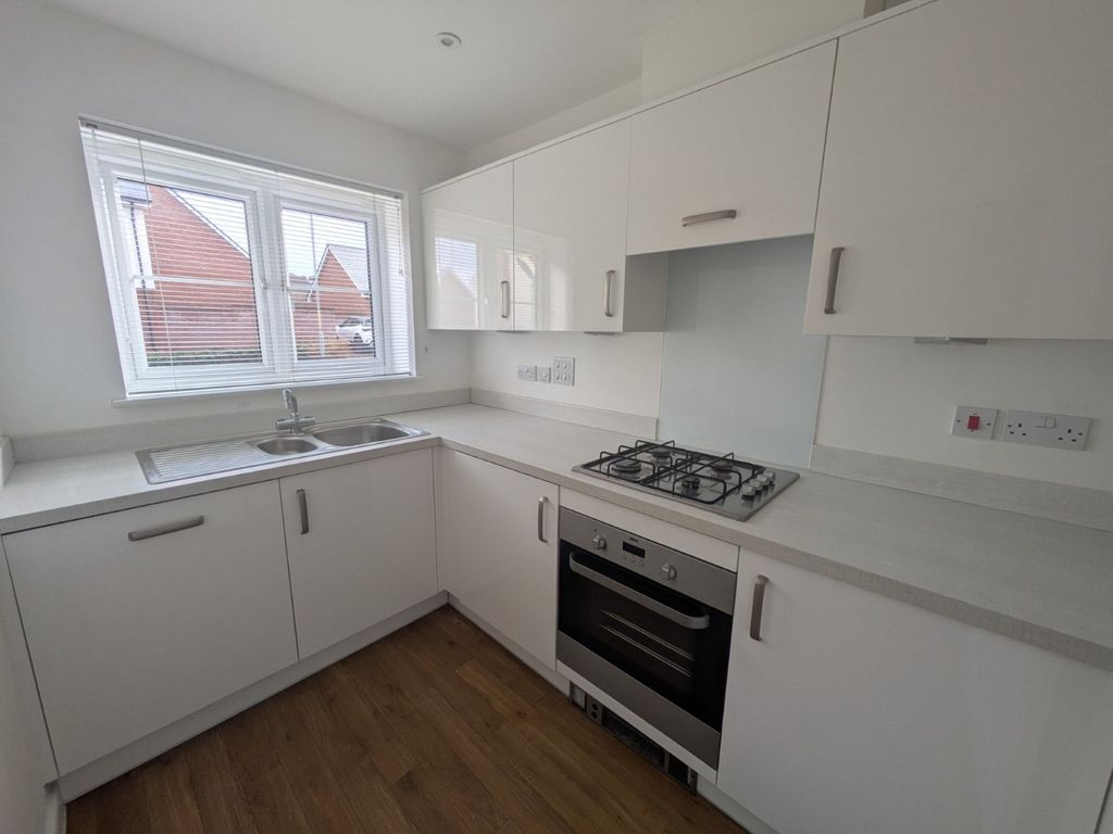 Property photo 2 of 8 Picture No. 11