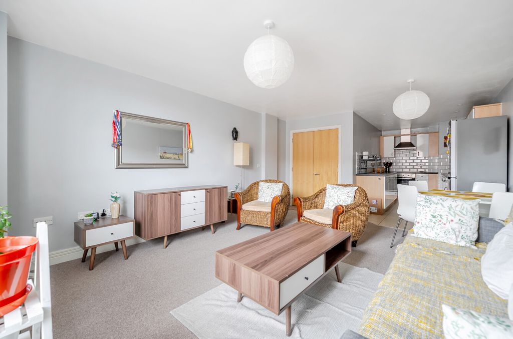 Property photo 2 of 11 1409334-26-698B39...