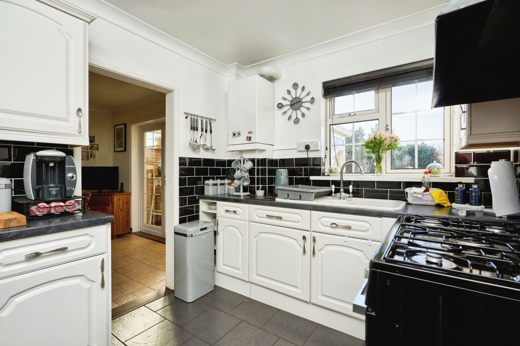 Property photo 2 of 17 Kitchen