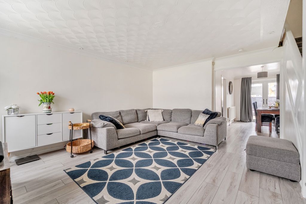 Property photo 2 of 19 Living Room