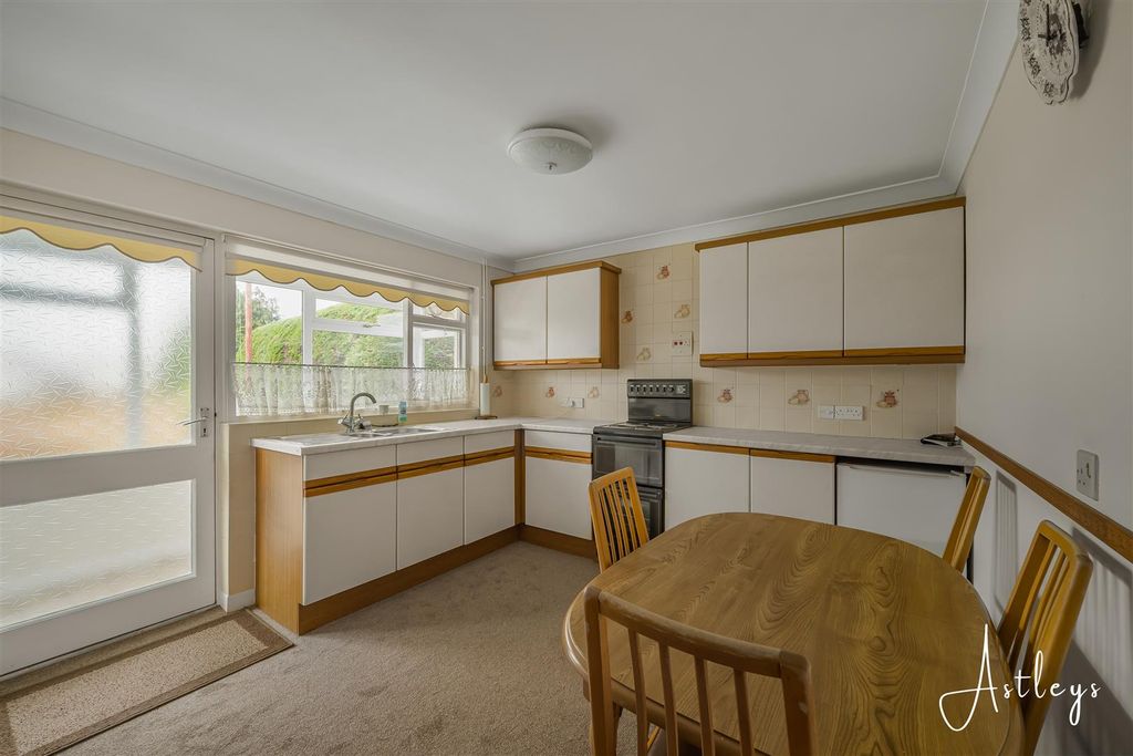 Property photo 3 of 15 Kitchen/Dining Room
