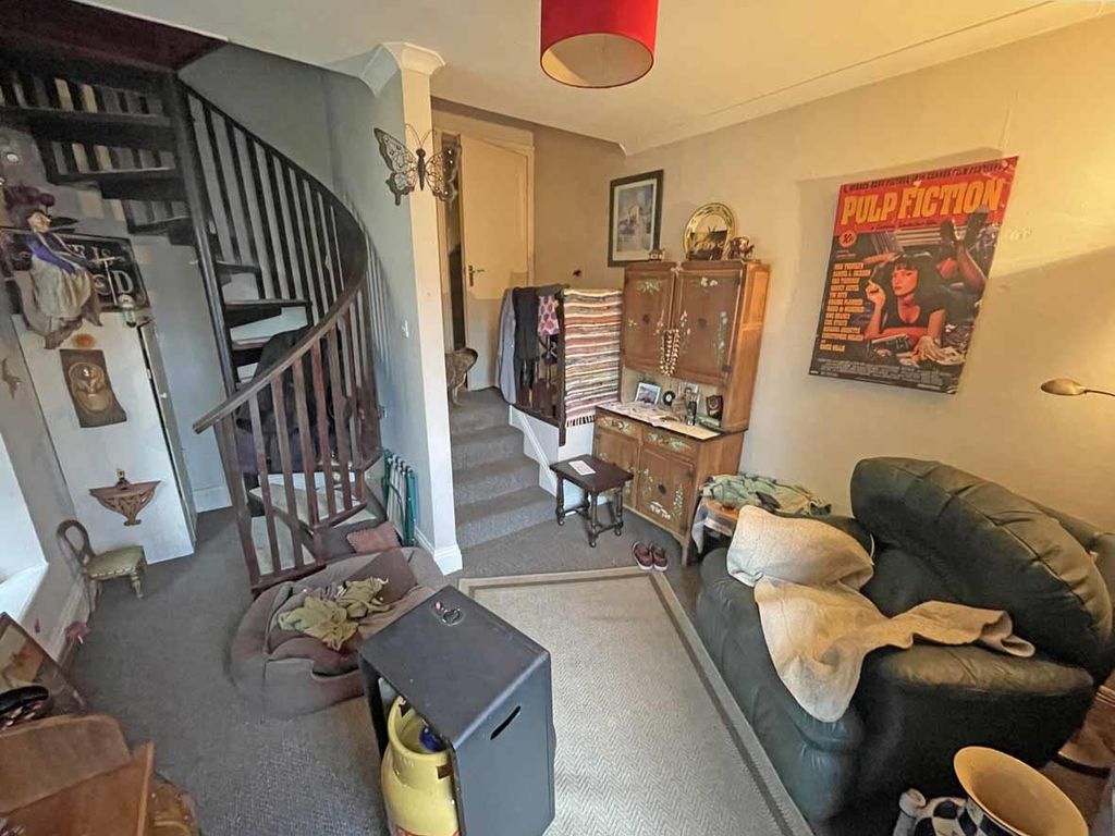Property photo 2 of 14 Salisbury Road 94c Living Room Front.Jpg