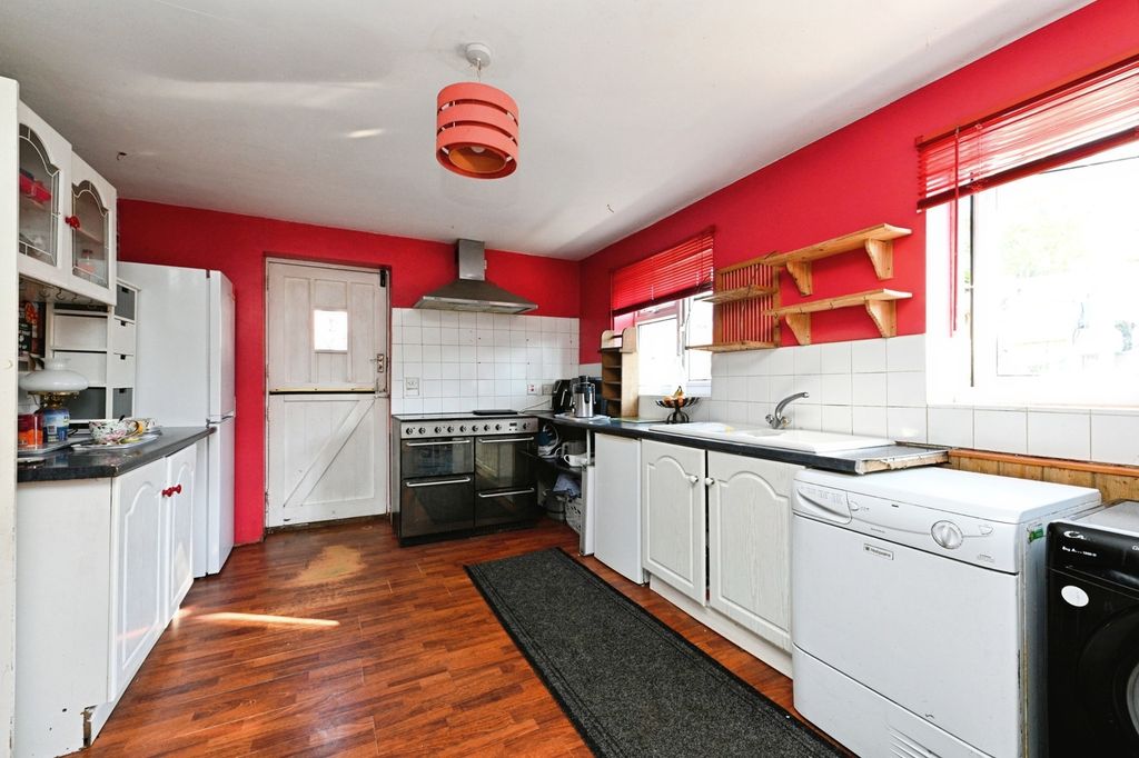 Property photo 2 of 16 Photo