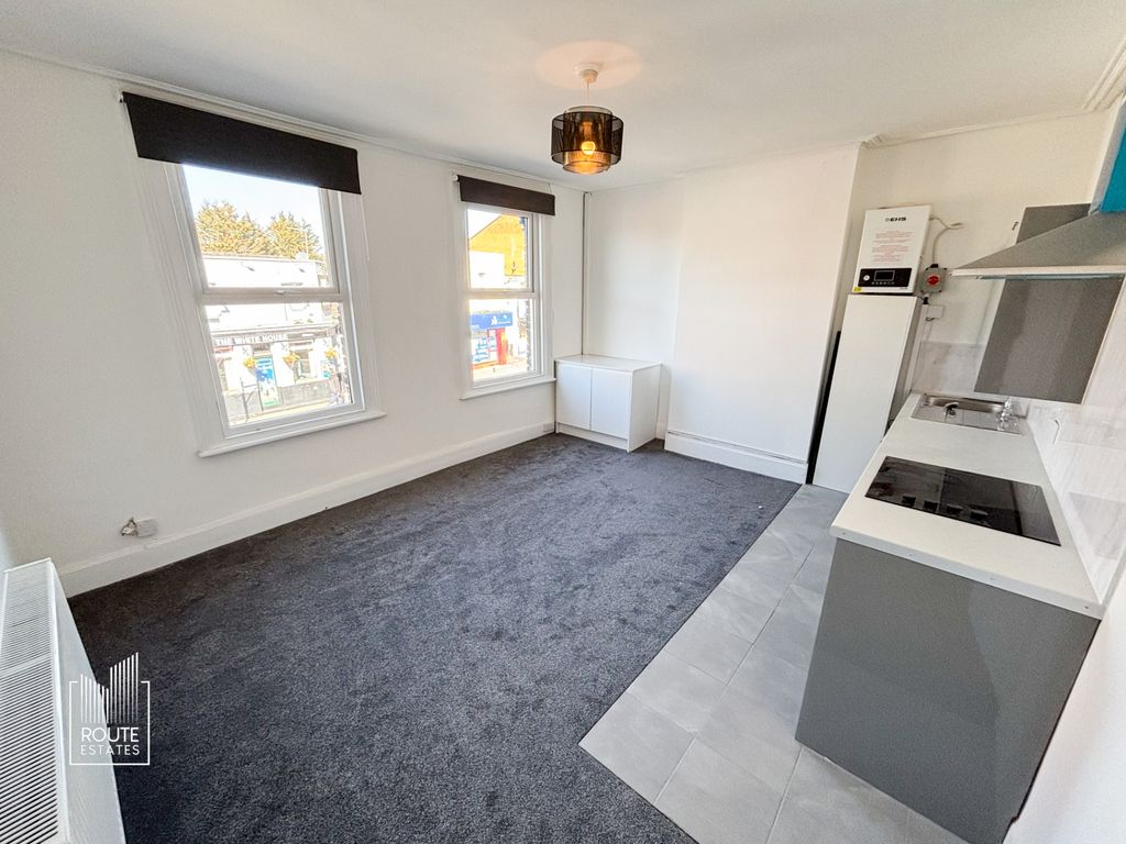 Property photo 3 of 9 Photo 1