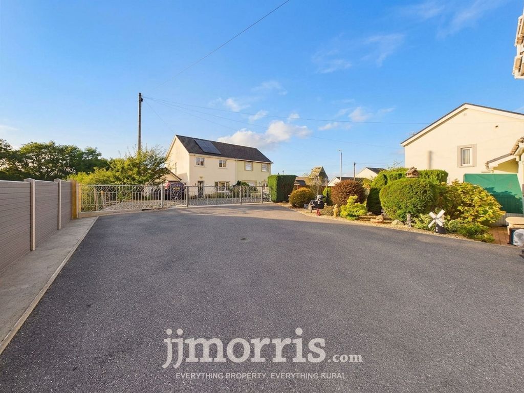 Property photo 2 of 35