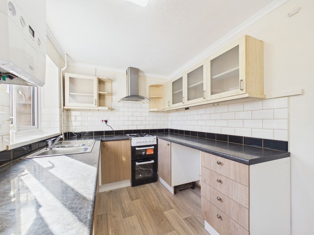 Property photo 2 of 6 Kitchen