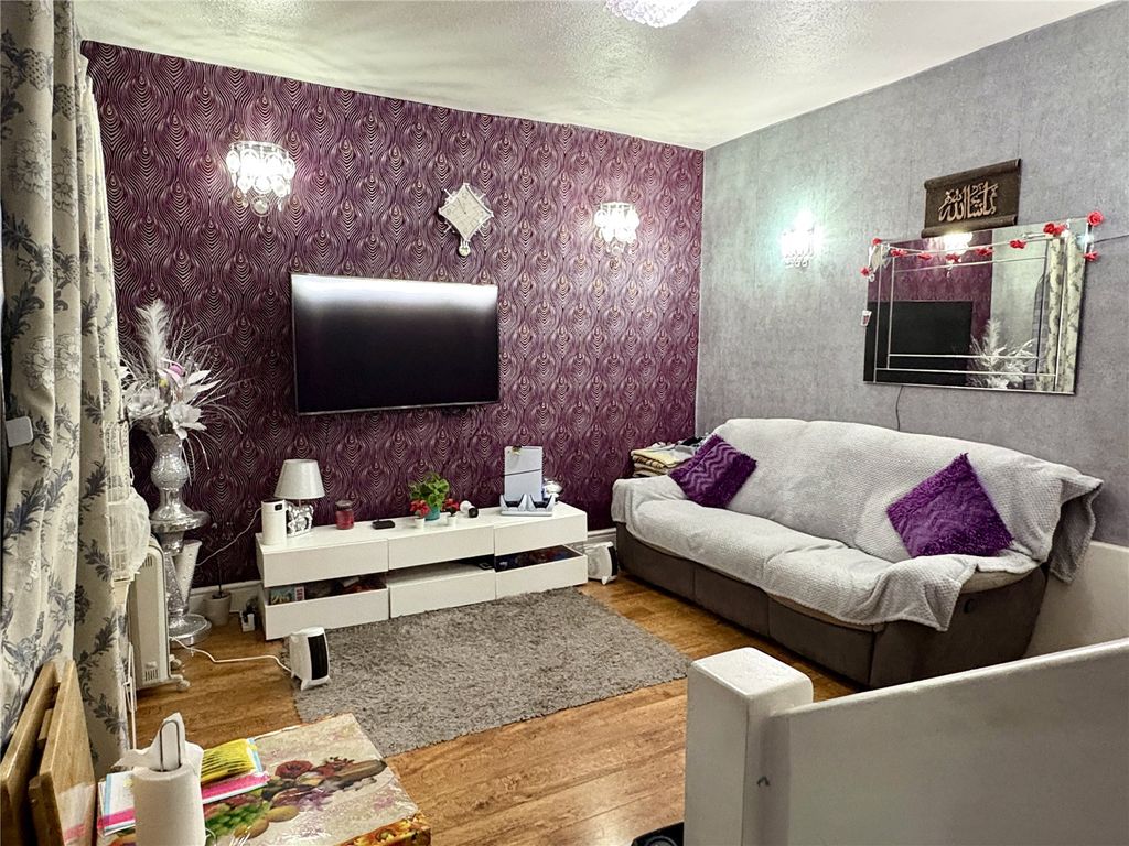 Property photo 2 of 16 Second Lounge