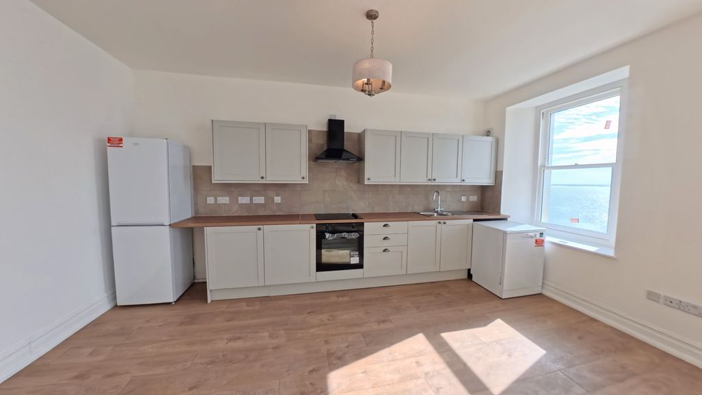 Property photo 3 of 10 Kitchen