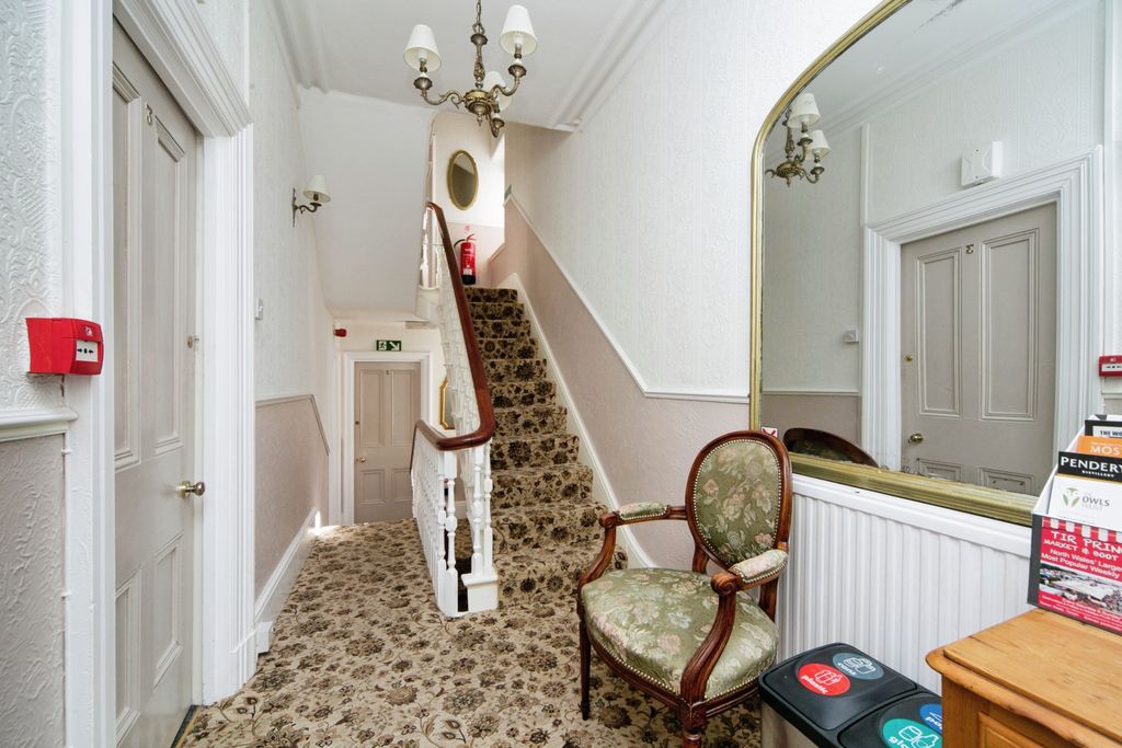 Property photo 2 of 16 Landing