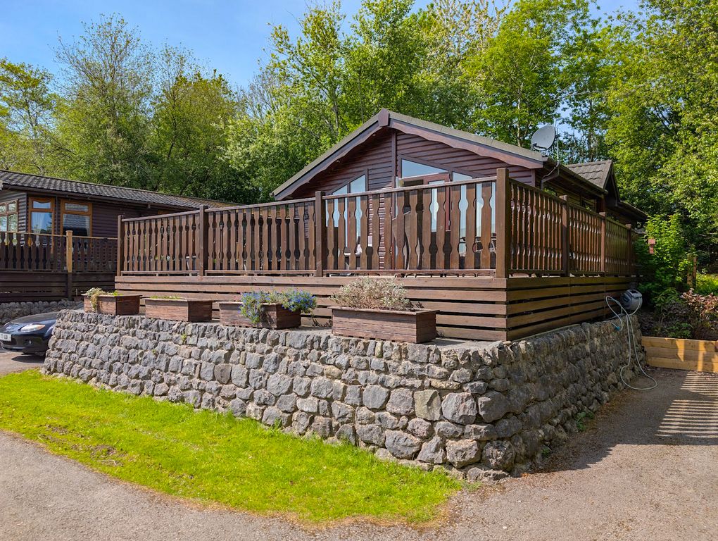 Property photo 2 of 27