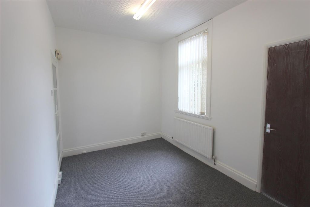 Property photo 3 of 8 Dining Room