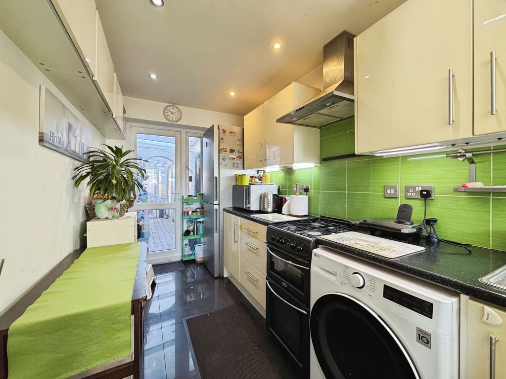 Property photo 3 of 16 Kitchen