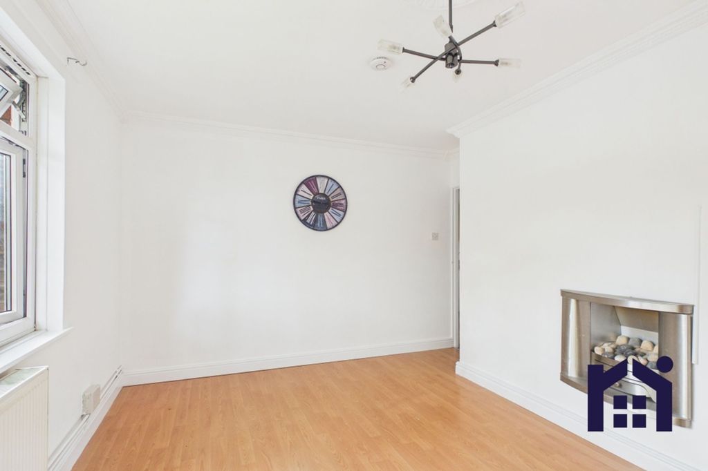 Property photo 3 of 15 Living Room