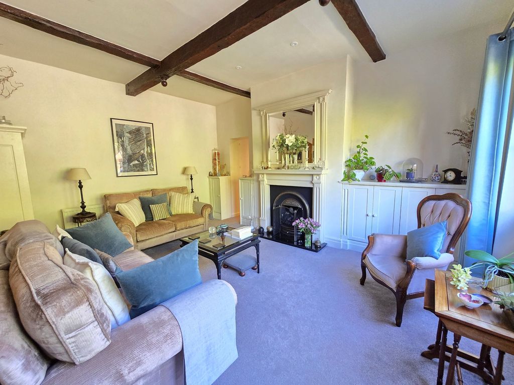 Property photo 2 of 31