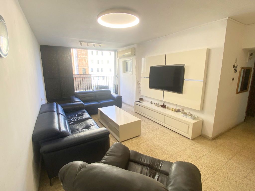 Property photo 2 of 19