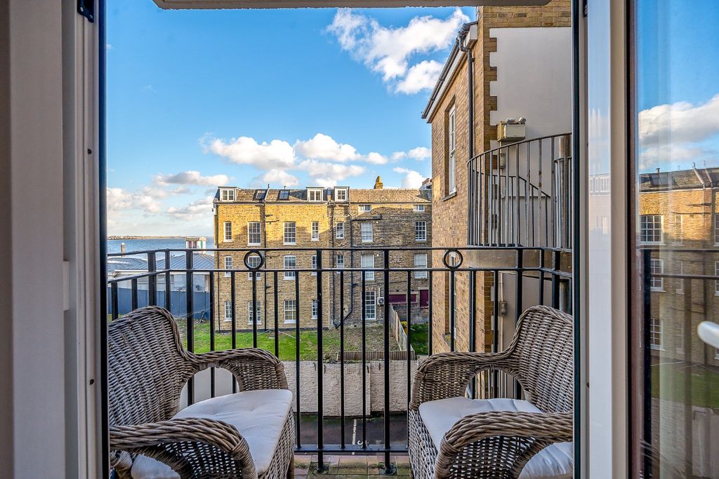 Property photo 3 of 28 4666084