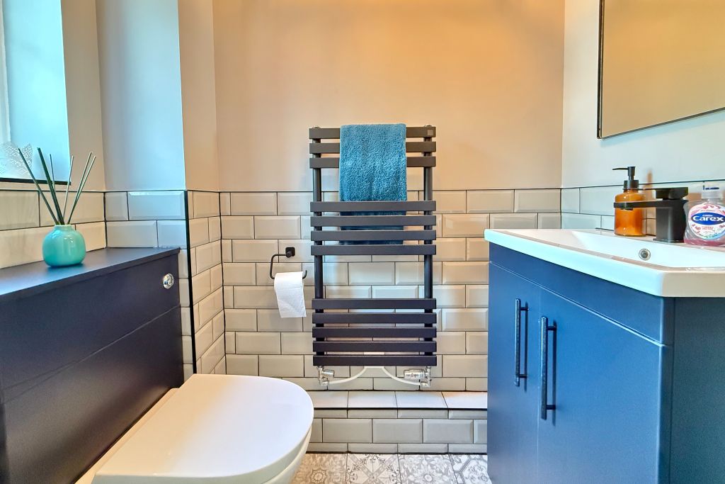 Property photo 3 of 14 Cloak Room