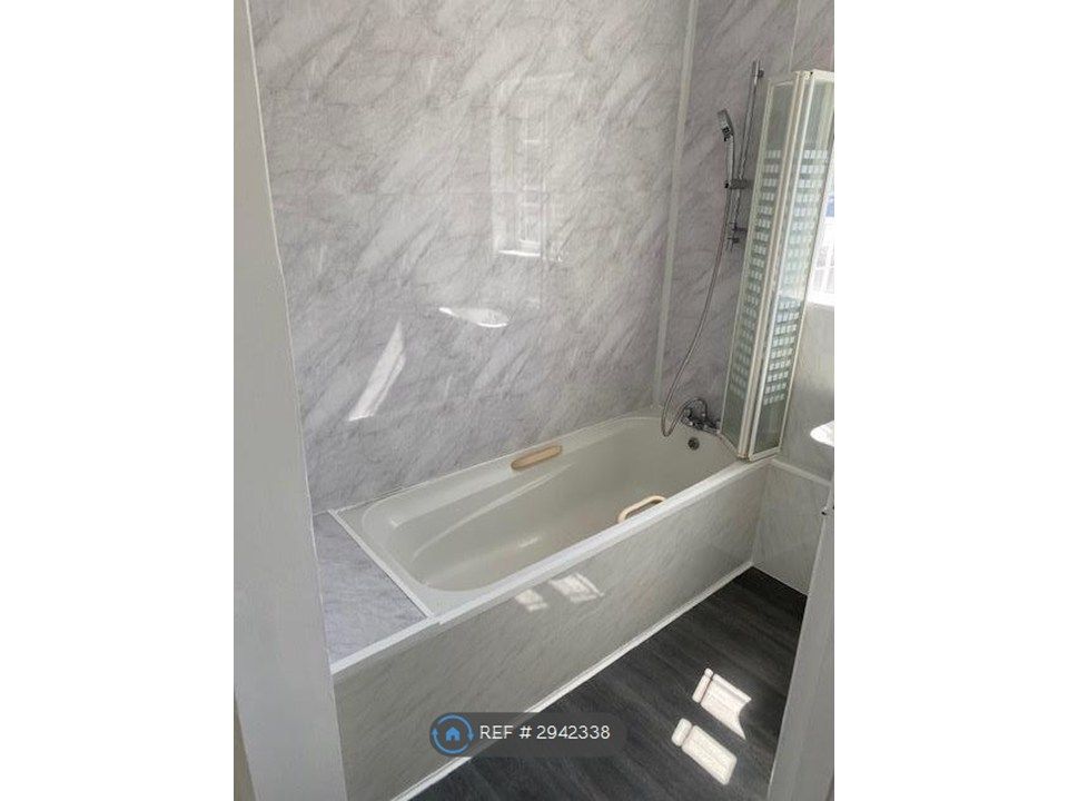 Property photo 3 of 7 Bathroom