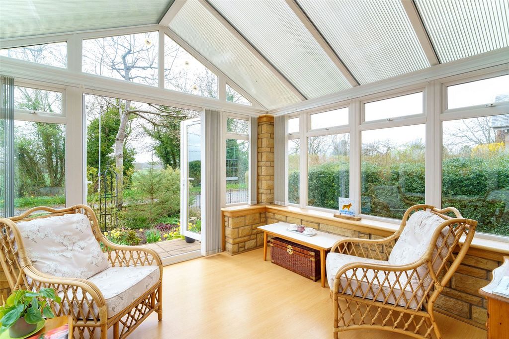 Property photo 3 of 36 Conservatory