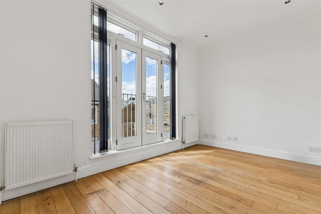 Property photo 3 of 10 1.Jpg