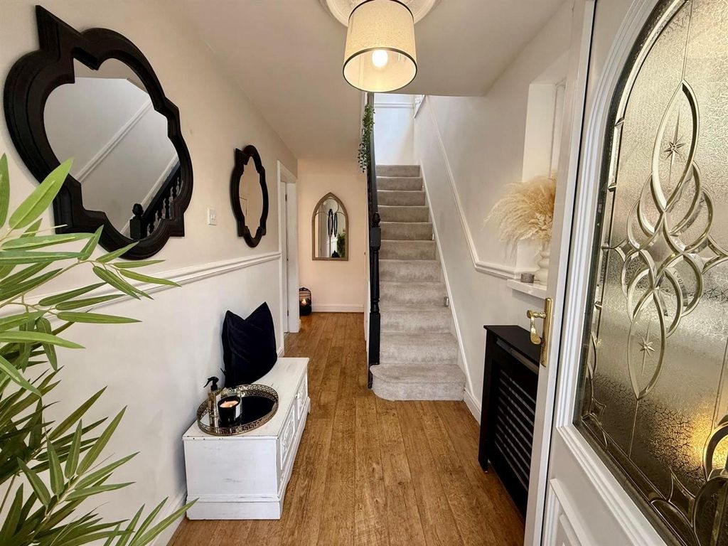 Property photo 2 of 14 Entrance Hall.Jpg