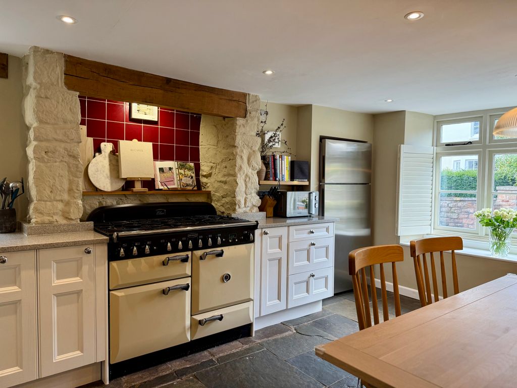 Property photo 3 of 17 Kitchen
