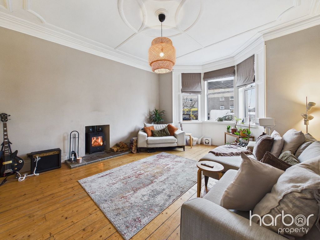 Property photo 3 of 21 4884564