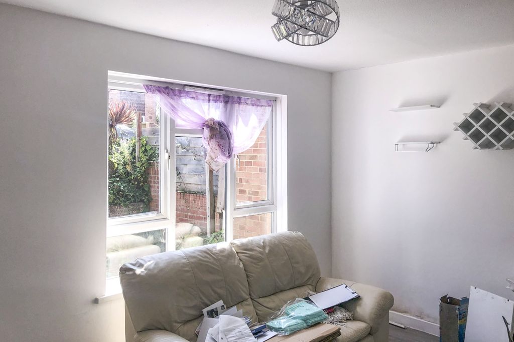 Property photo 3 of 12 Land And House At 241 Gunville Road, Newport, Isle Of Wight, Po30 5Lu
