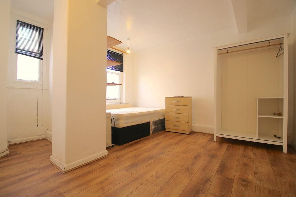 Property photo 2 of 7 Bedroom 1