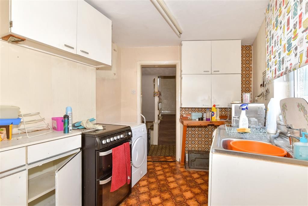 Property photo 3 of 9 Kitchen