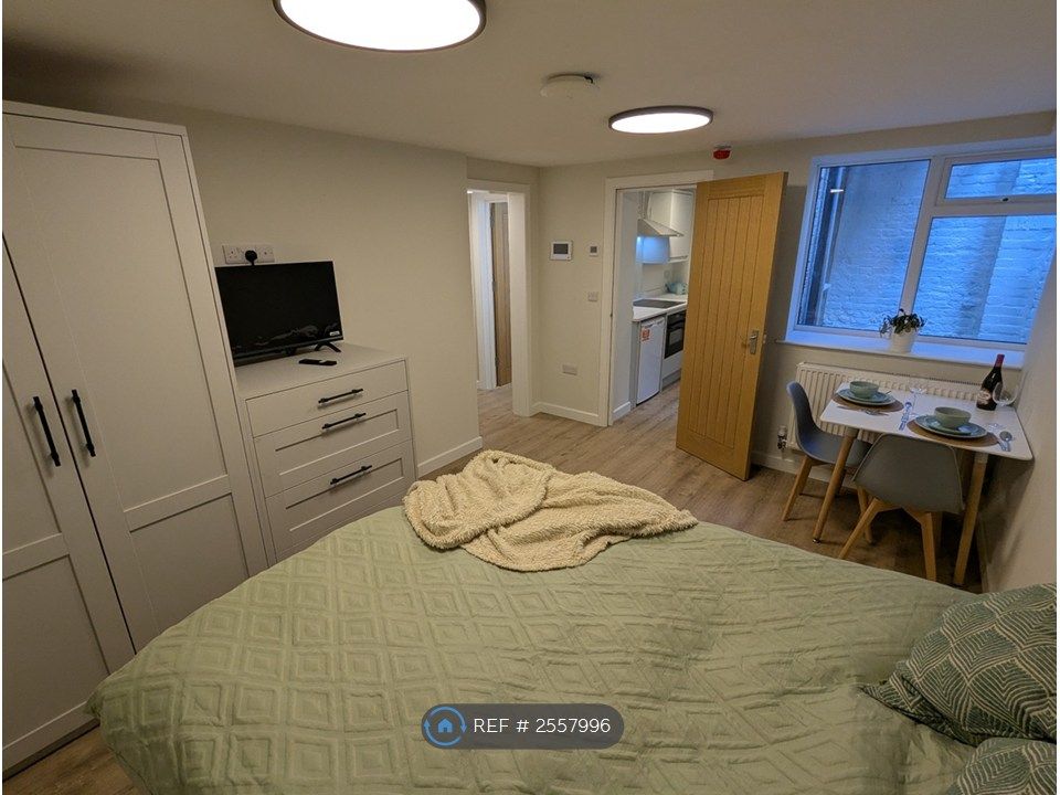 Property photo 1 of 8 Bedroom