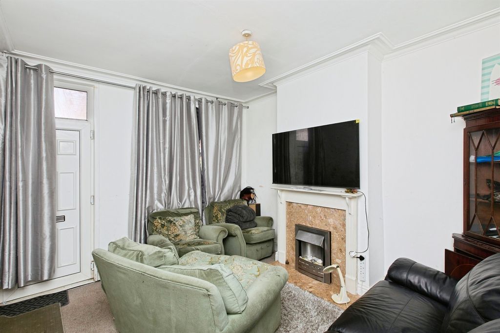 Property photo 2 of 17