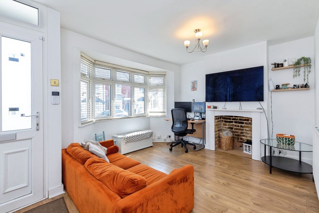 Property photo 3 of 16 Pbox-Img.Jpg