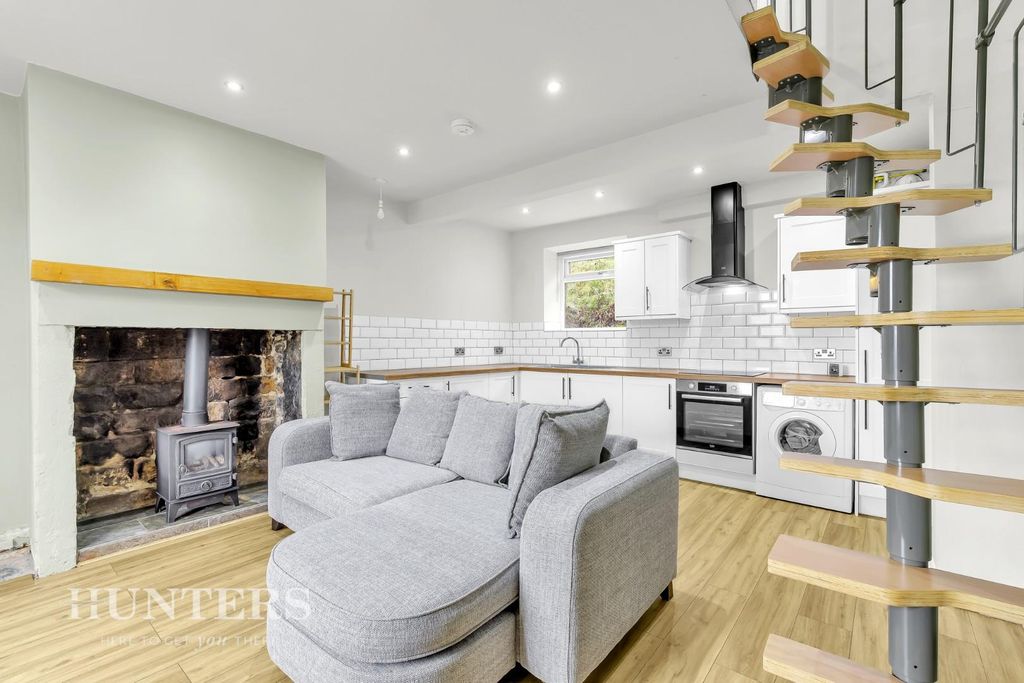 Property photo 2 of 16 Lounge