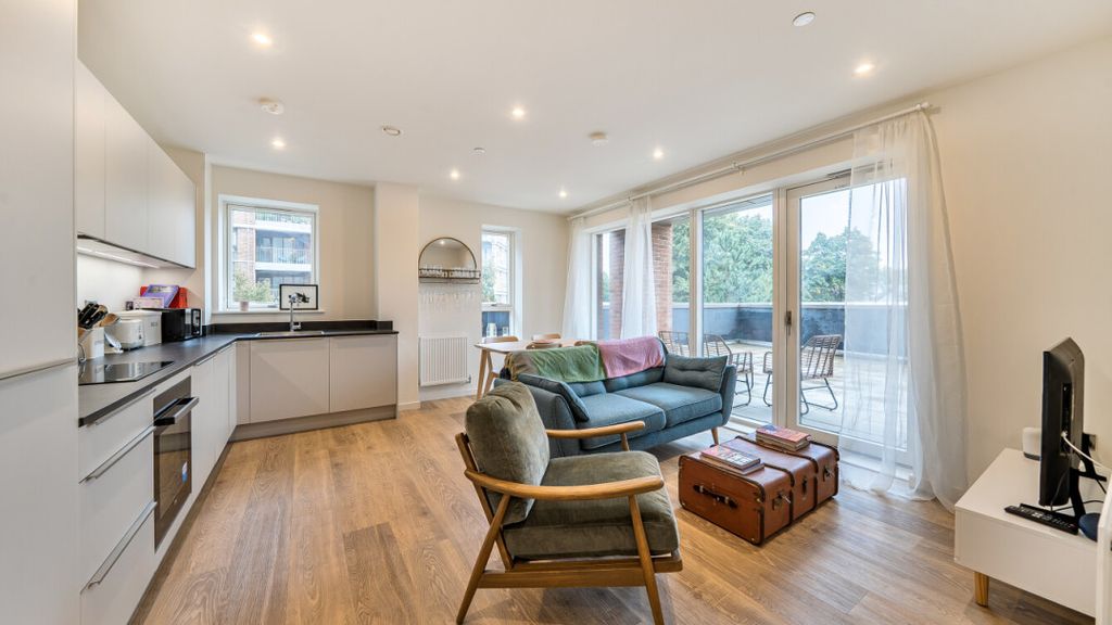 Property photo 1 of 18