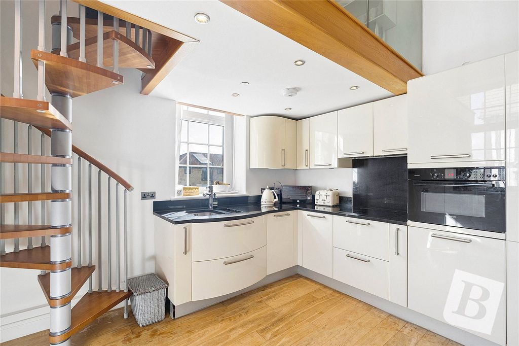 Property photo 2 of 14 Kitchen