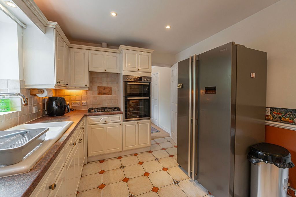 Property photo 2 of 46