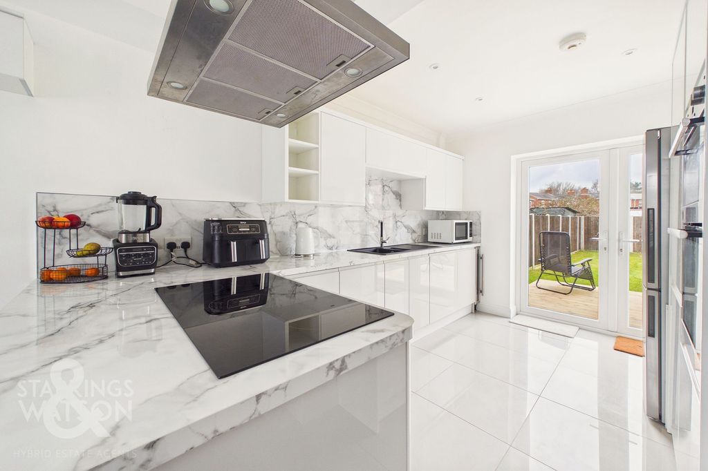 Property photo 3 of 25