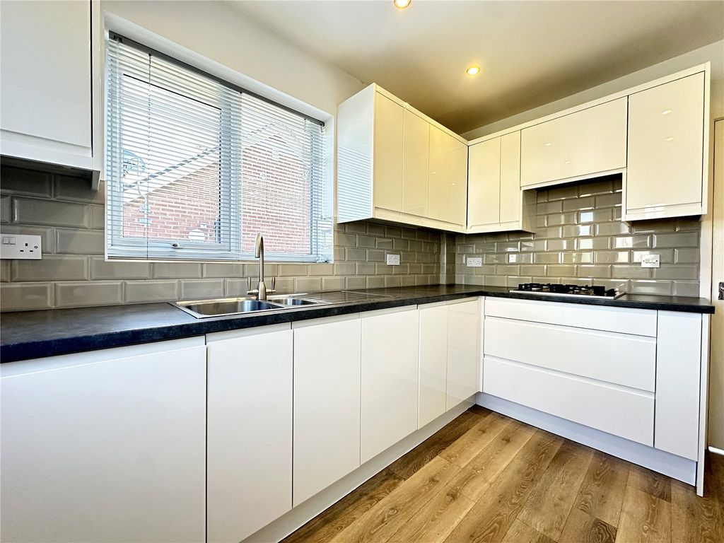 Property photo 3 of 15 Picture No. 02