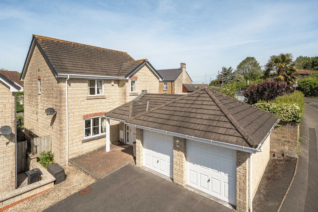 Property photo 2 of 14 1464536