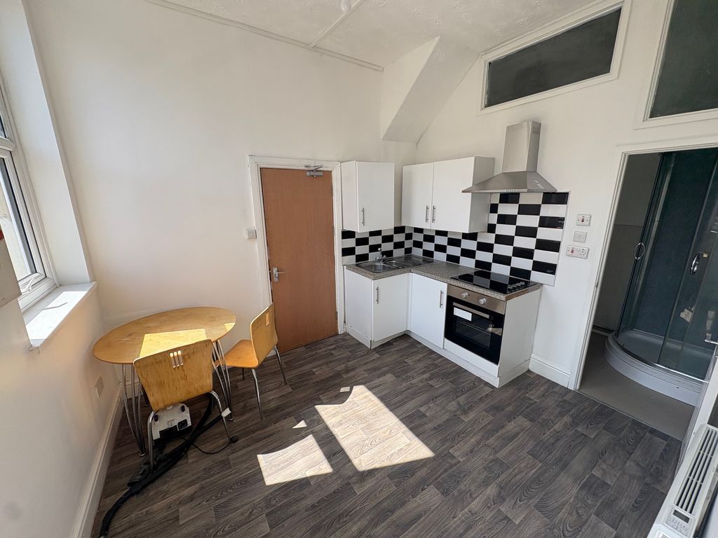 Property photo 2 of 4 Balcony