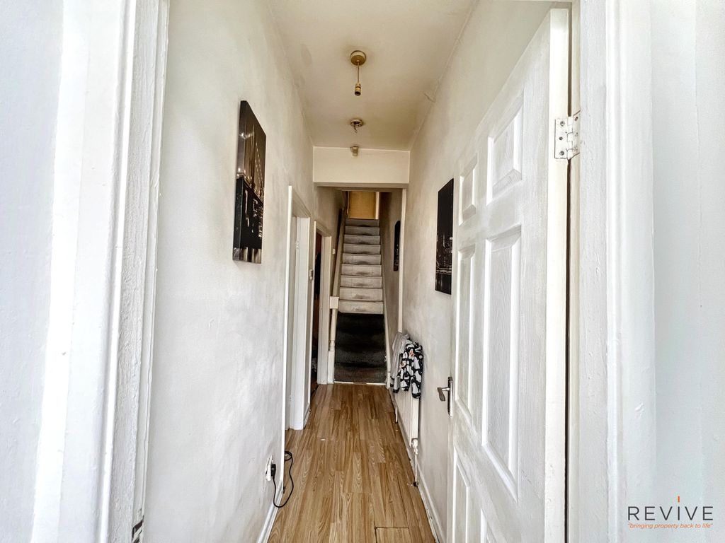 Property photo 2 of 14 Entrance
