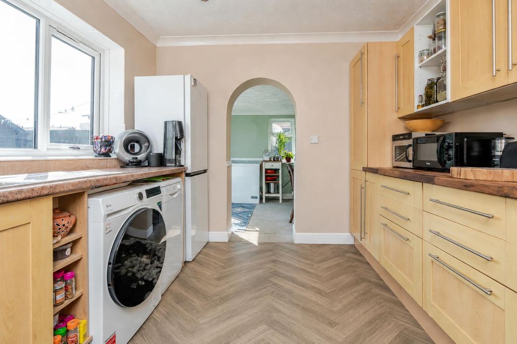 Property photo 3 of 18 2.Jpg
